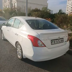 Nissan Versa 2011