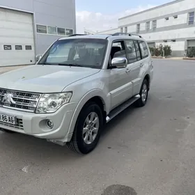 Mitsubishi Pajero 2012