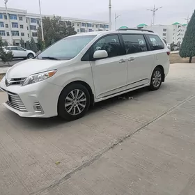 Toyota Sienna 2020