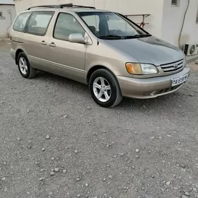 Toyota Sienna 2002