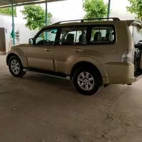 Mitsubishi Pajero 2013