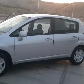 Nissan Versa 2011