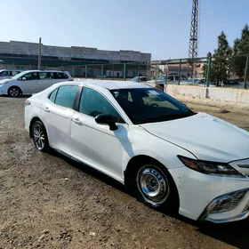 Toyota Camry 2021