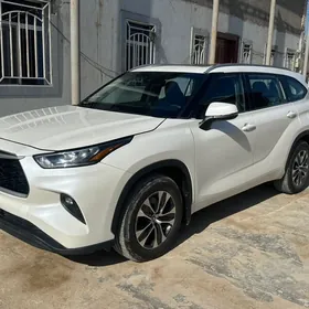 Toyota Highlander 2021