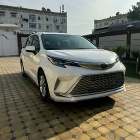 Toyota Sienna 2021