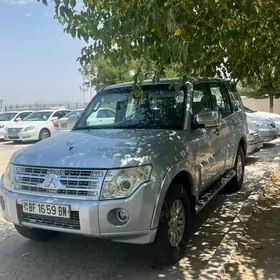 Mitsubishi Pajero 2010