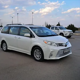 Toyota Sienna 2020