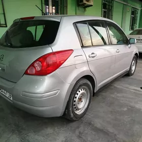 Nissan Versa 2011