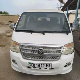 Toyota Hiace 2012