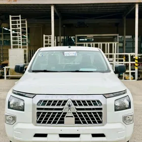 Mitsubishi L200 2024