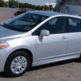 Nissan Versa 2012