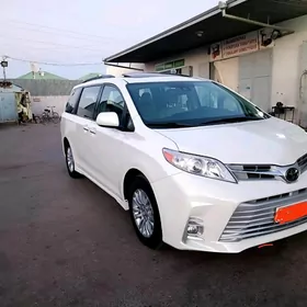 Toyota Sienna 2018