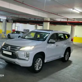 Mitsubishi Pajero 2020