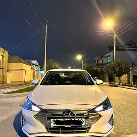 Hyundai Elantra 2019