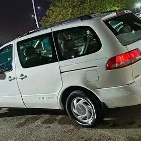 Toyota Sienna 2002