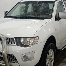 Mitsubishi L200 2011