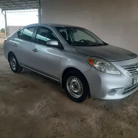 Nissan Versa 2012