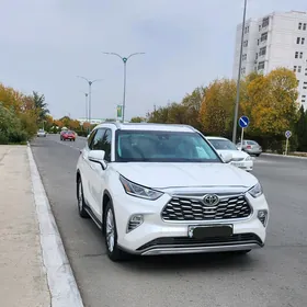 Toyota Highlander 2021