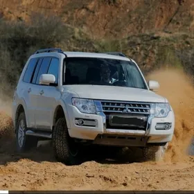 Mitsubishi Pajero 2015