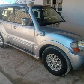 Mitsubishi Pajero 2004