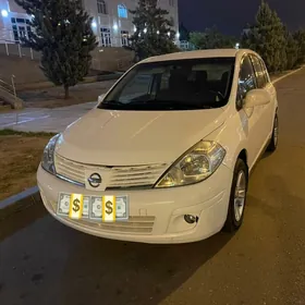 Nissan Versa 2012