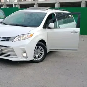 Toyota Sienna 2020