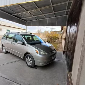 Toyota Sienna 2004