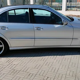 Mercedes-Benz E500 2003