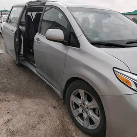 Toyota Sienna 2018