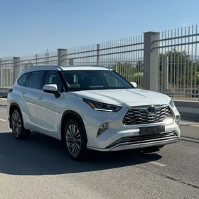 Toyota Highlander 2021