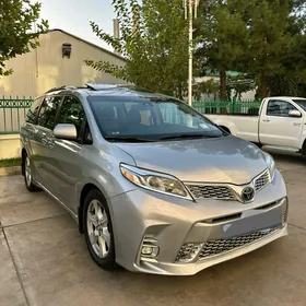 Toyota Sienna 2018