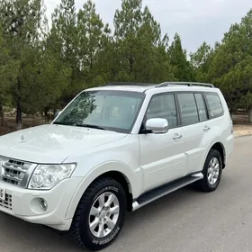 Mitsubishi Pajero 2014