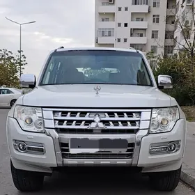 Mitsubishi Pajero 2015