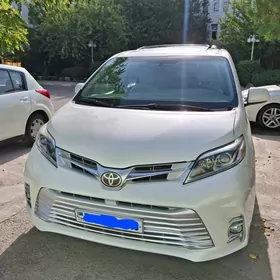 Toyota Sienna 2018