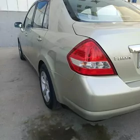 Nissan Tiida 2008