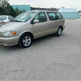 Toyota Sienna 2002