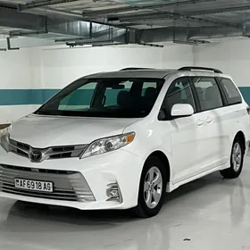 Toyota Sienna 2019