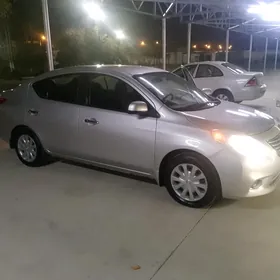 Nissan Versa 2012