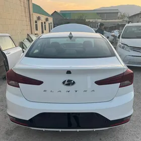 Hyundai Elantra 2020