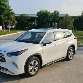 Toyota Highlander 2021