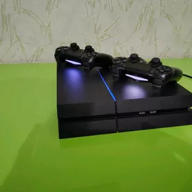 PLAYSTATION 4