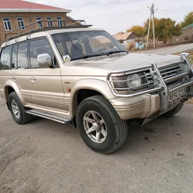 Mitsubishi Pajero 1992