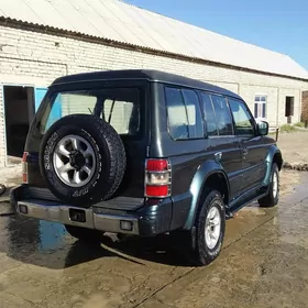 Mitsubishi Montero 1995