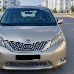 Toyota Sienna 2010