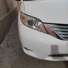 Toyota Sienna 2011