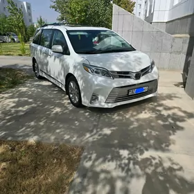 Toyota Sienna 2018