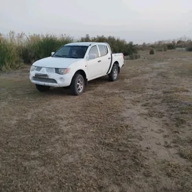 Mitsubishi L200 2008