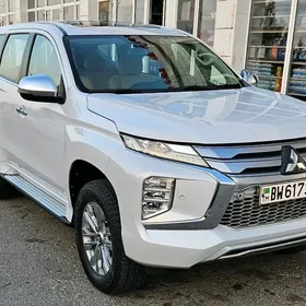 Mitsubishi Pajero 2020