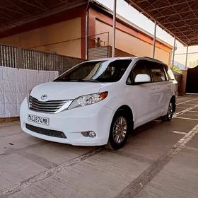 Toyota Sienna 2012