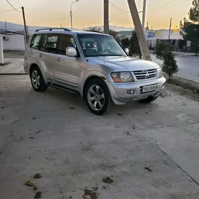 Mitsubishi Pajero 2002